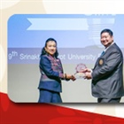 รองศาสตราจารย์ ดร.พรพิมล ม่วงไทย ได้รับรางวัลเชิดชูเกียรตินักวิจัยที่สร้างชื่อเสียงให้กับมหาวิทยาลัย ในงานการประชุมวิชาการระดับชาติ "มศว วิจัย" ครั้งที่ 9